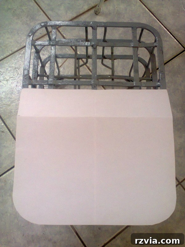 Carefully measuring the top of the vintage milk crate using a cardboard template, essential for a perfectly fitted DIY cushion. Upcycled furniture project step-by-step.