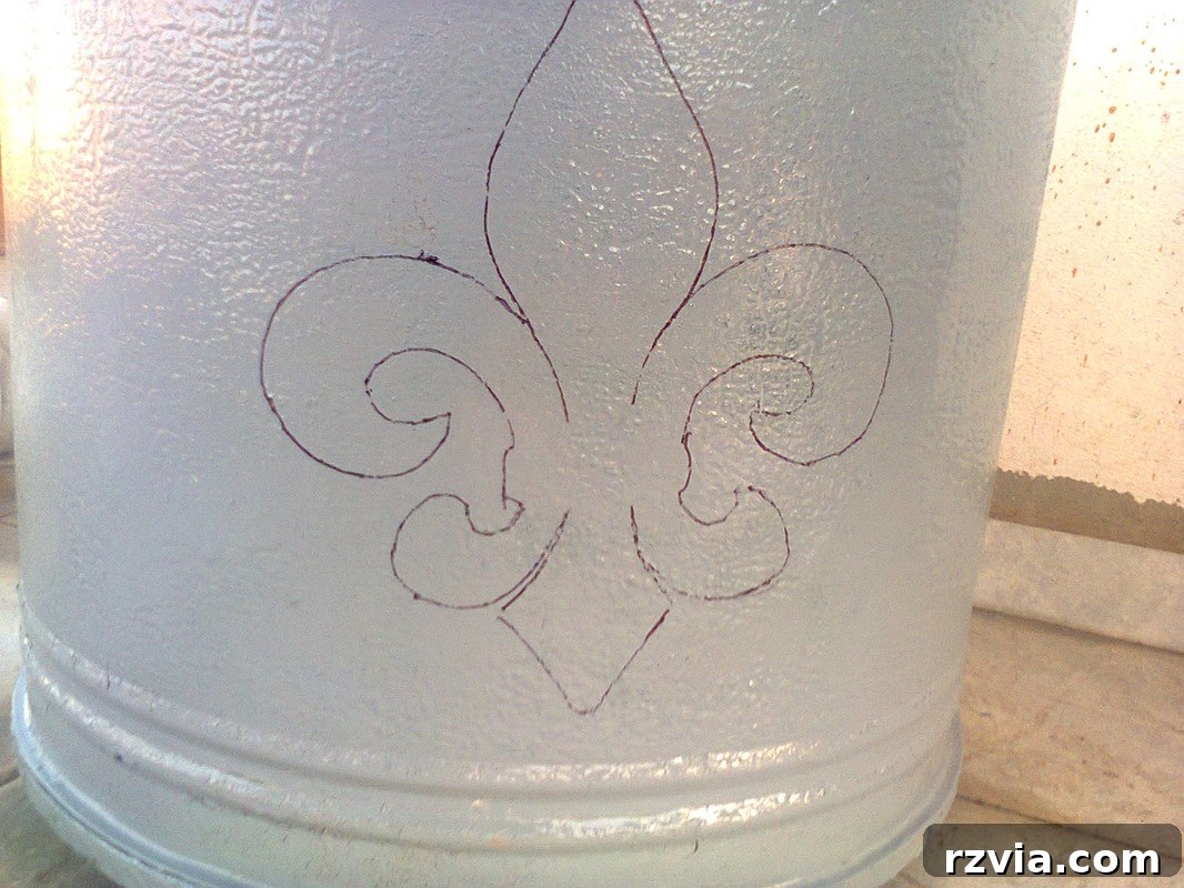 Fleur de Lis design traced on the side of the barrel