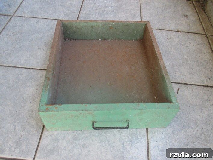 Old drawer, Pieces of a table, www.theboondocksblog.com
