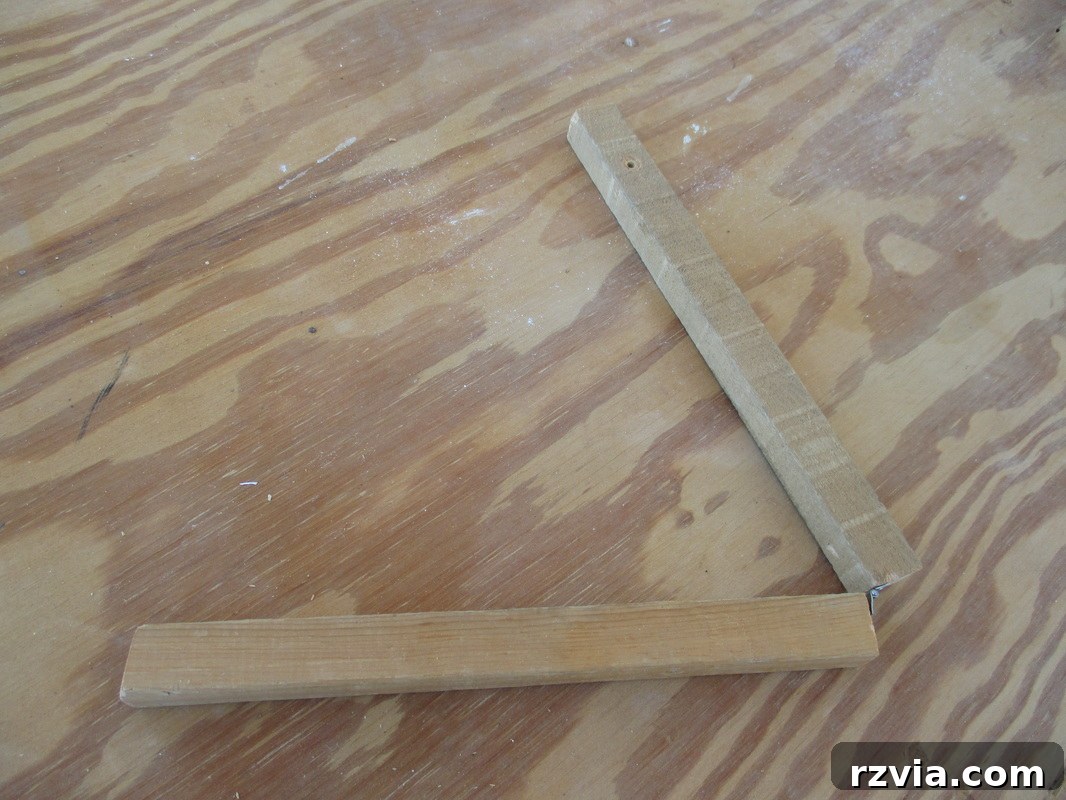 Close-up of the attached wood pieces with hinges, A sound of inspiration www.theboondocksblog.com
