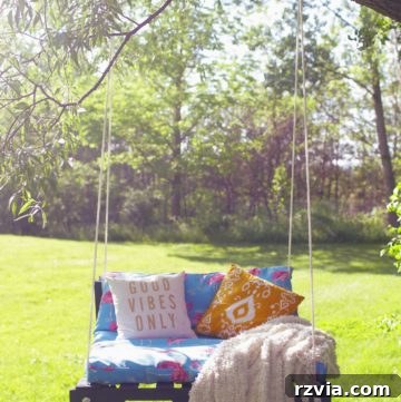 DIY outdoor pallet swing for a backyard