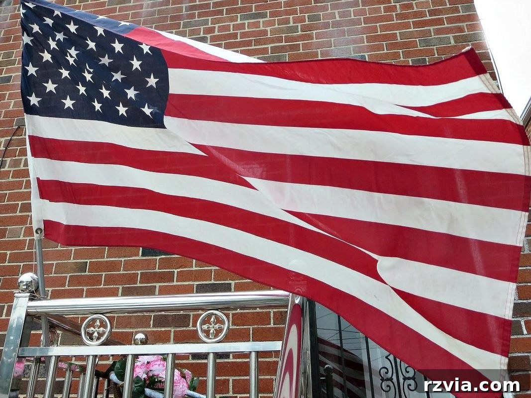 Simple Patriotic Fabric Art from Scraps 3 How to Make Easy Patriotic Art with Fabric Scraps, USA Flag design
