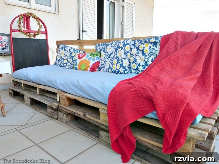 Super Simple Pallet Couch No Tools Needed 17 The couch made from pallets with the fabric tucked in, revealing the natural wood for a different aesthetic.