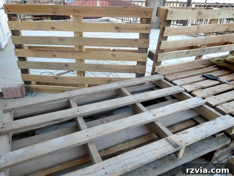Super Simple Pallet Couch No Tools Needed 6 Adjusting the position of the pallets, ensuring the cut piece is placed on the bottom for better stability.