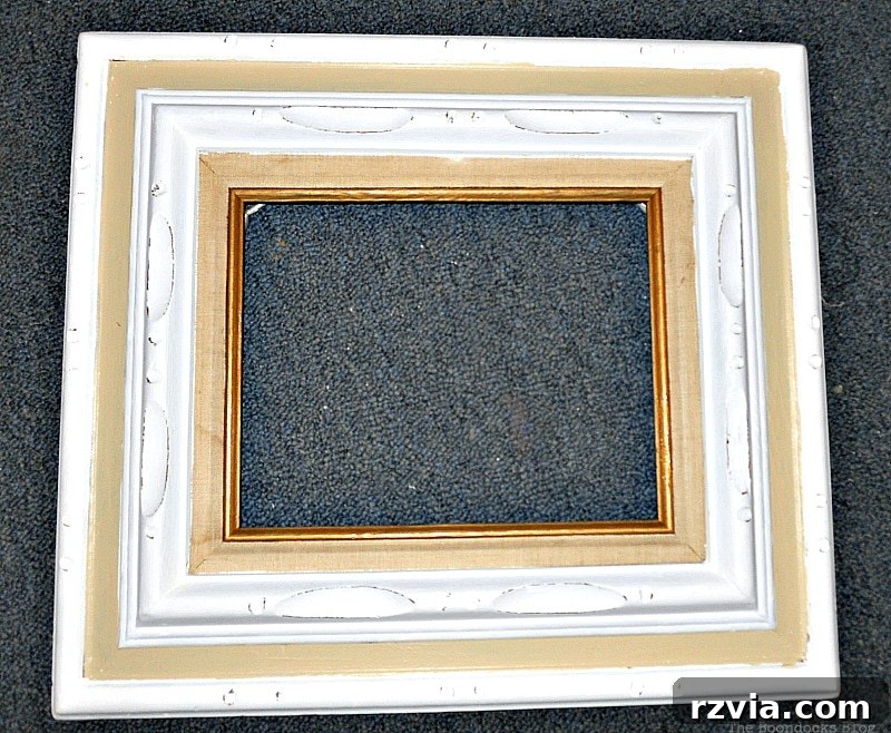 DIY Valentine Heart Frame 7 Empty frame after removing the center wooden piece, ready for the Valentine's Day craft