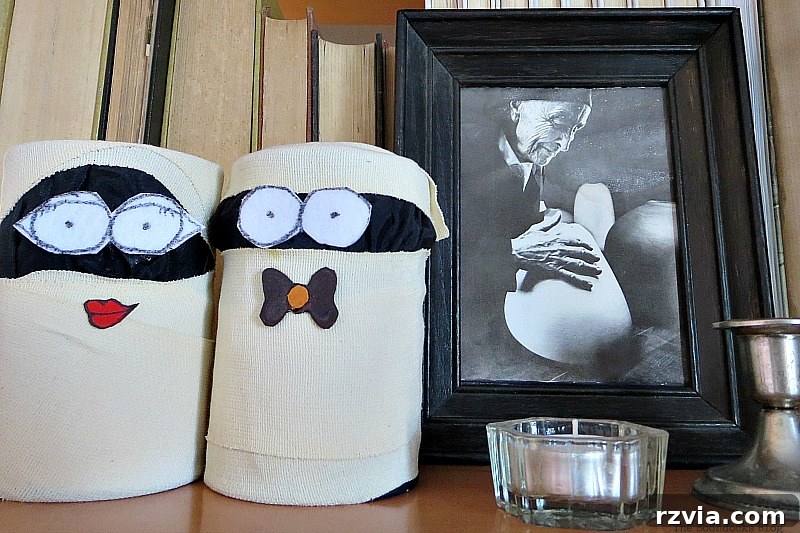 Black frame featuring Georgia O'Keeffe, lending an otherworldly touch to Halloween decor.