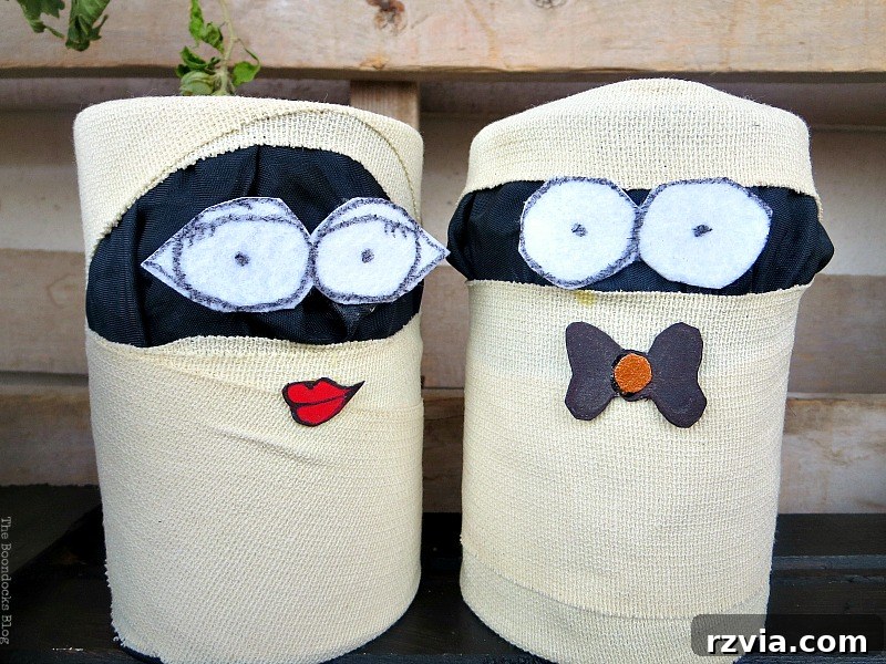 Tin mummies wrapped in fabric and adhesive gauze with felt eyes, easy DIY Halloween decor