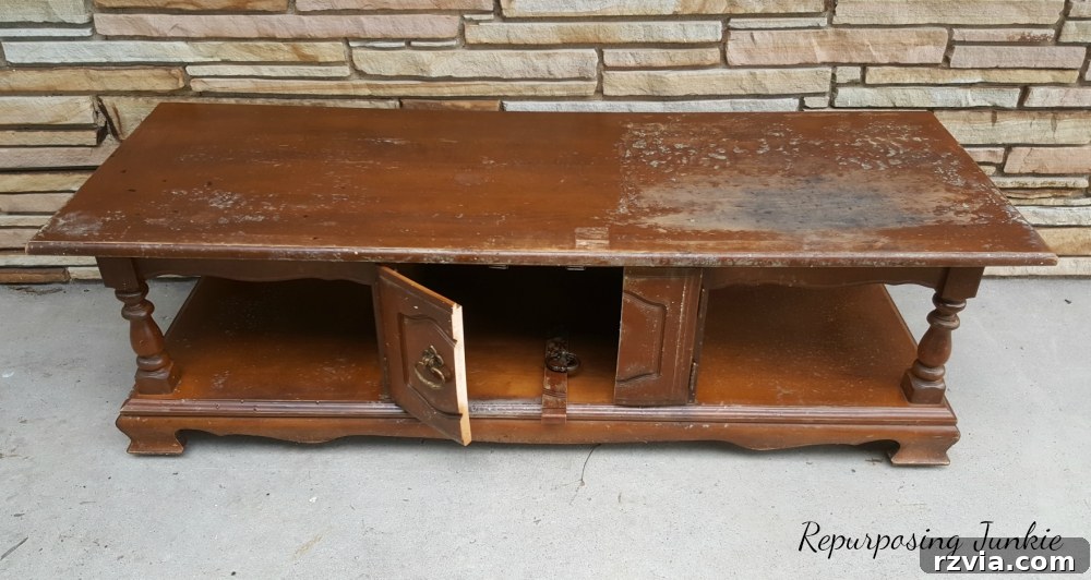 From Curb to Chic: Coffee Table's Gorgeous New Look 3 Before shot of a damaged curbside coffee table, awaiting a stunning guest post makeover from Repurposing Junkie on The Boondocks Blog.