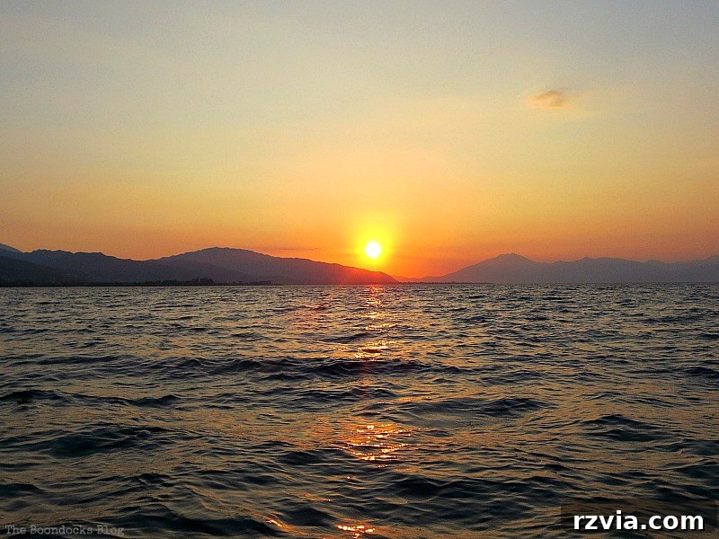 The 8:30 PM sunset, with deeper hues dominating the sky