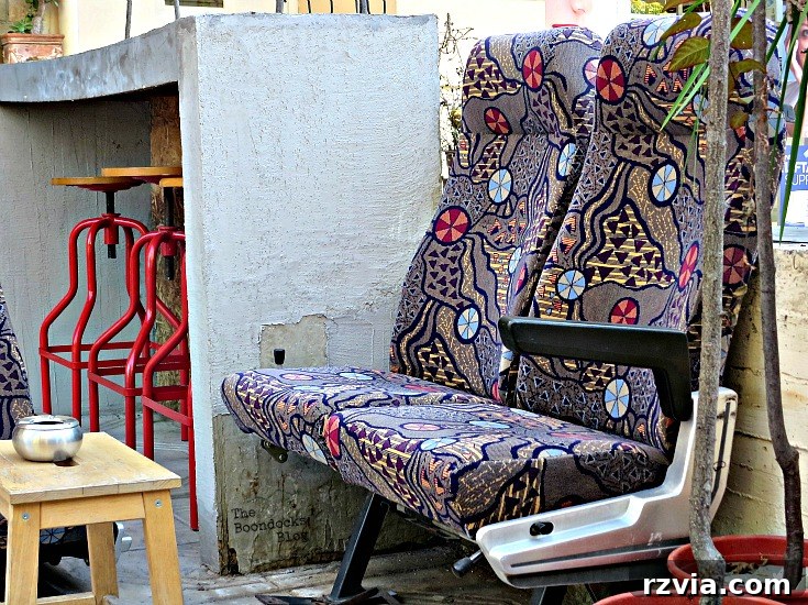 Airplane seats in the street, the people's market - the boondocksblog.com