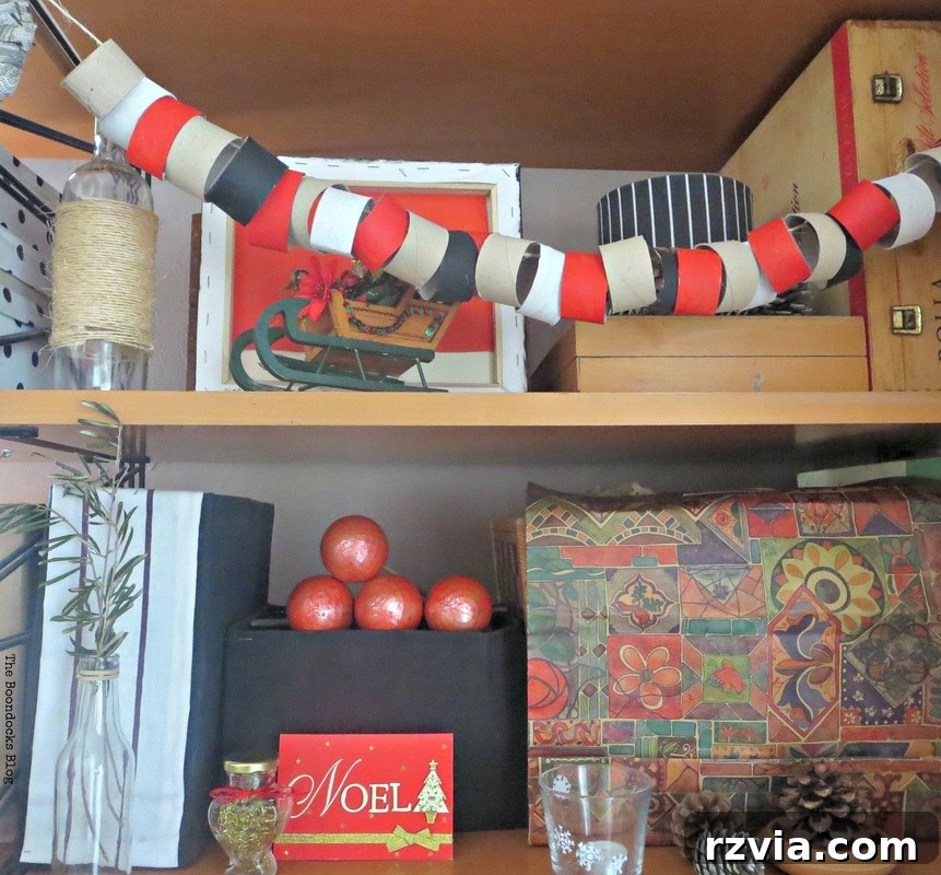 Christmas garland using paper tubes, Home for Christmas Blog Hop, The Boondocks Blog 