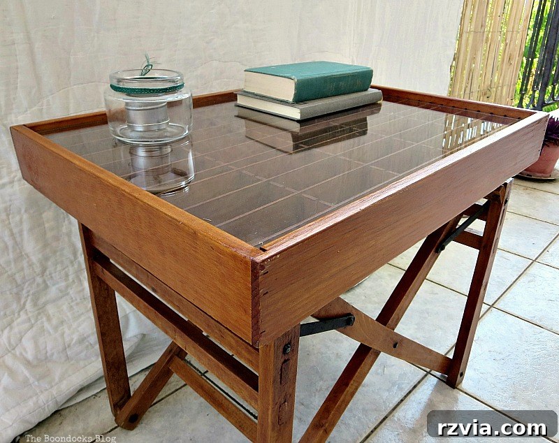 The Feature Table 12 The complete showcase table, a fusion of a repurposed director's chair base and cassette holder top.